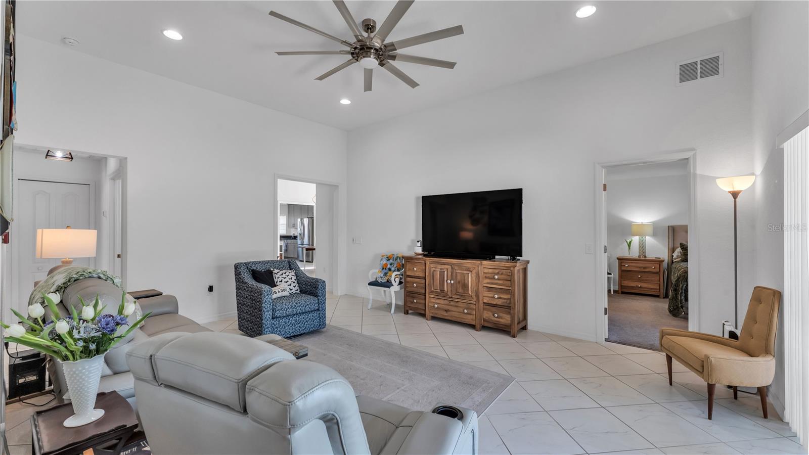 HOLLAND PARK PLACE - Residential