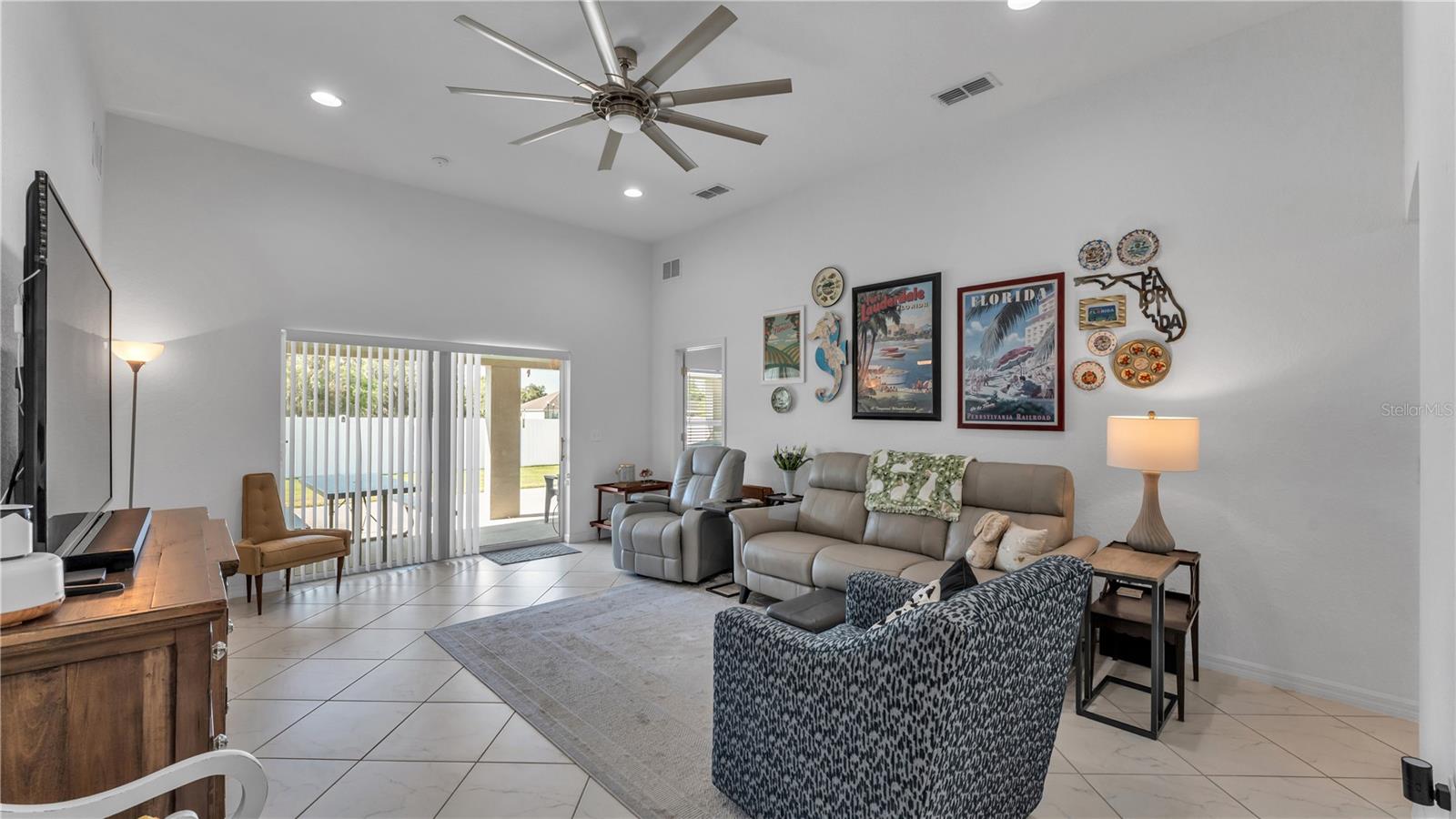 HOLLAND PARK PLACE - Residential