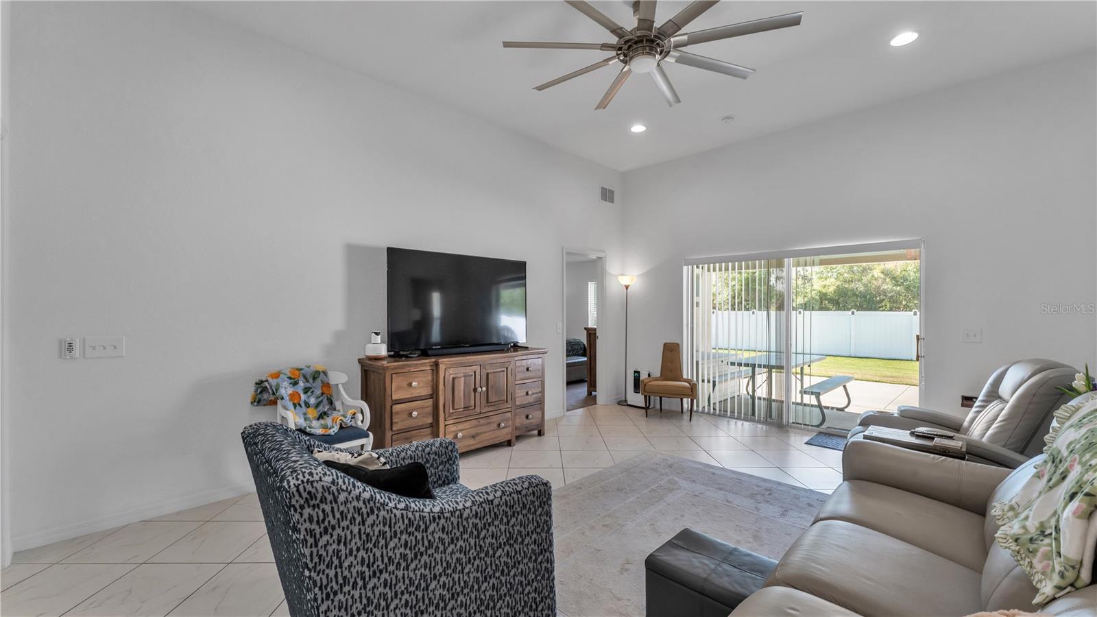 HOLLAND PARK PLACE - Residential