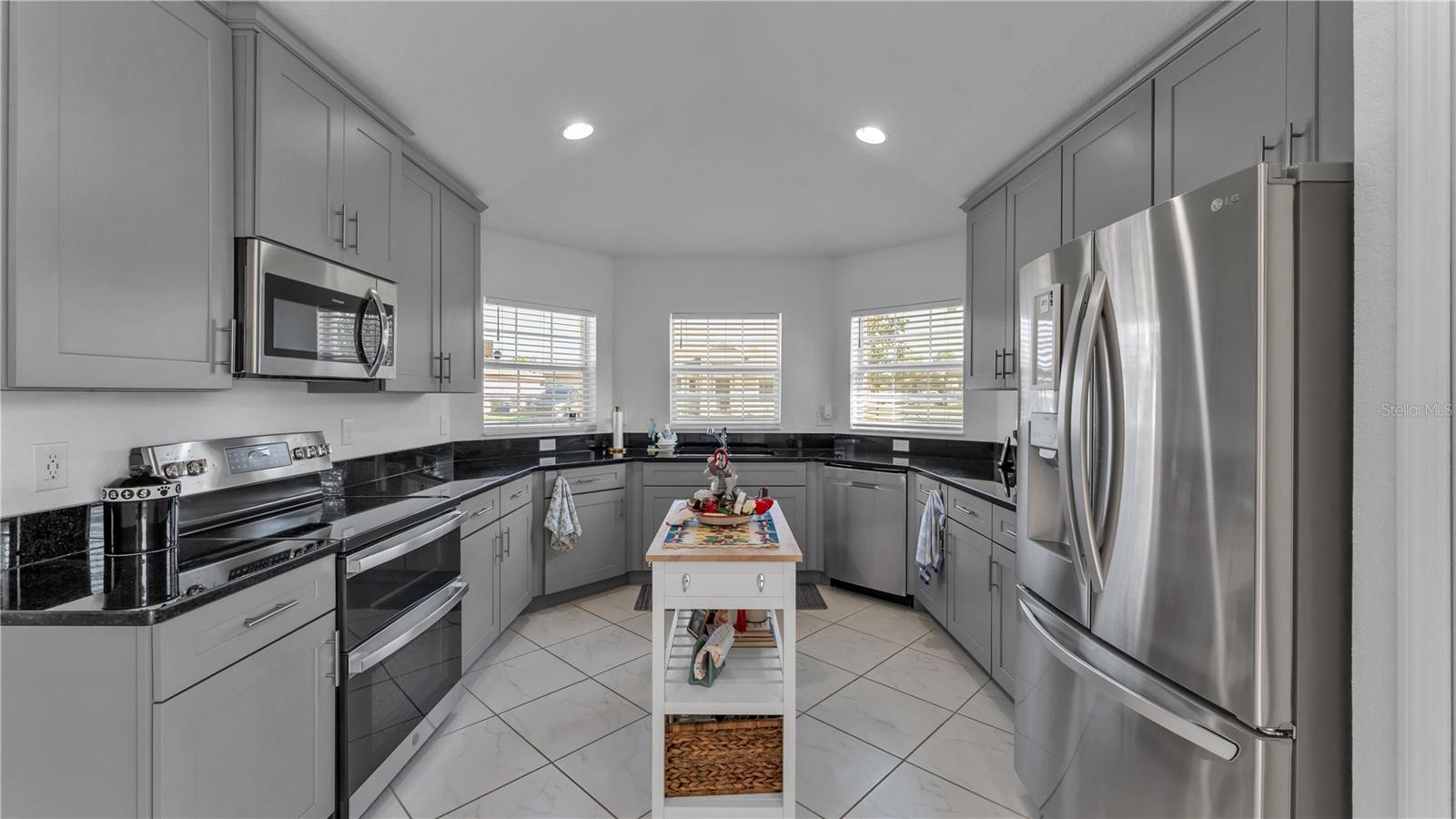 HOLLAND PARK PLACE - Residential