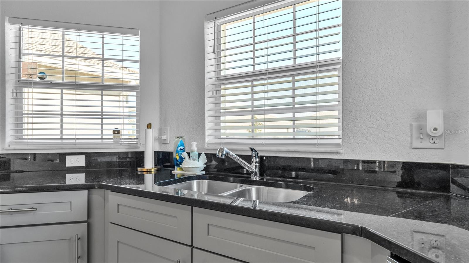 HOLLAND PARK PLACE - Residential