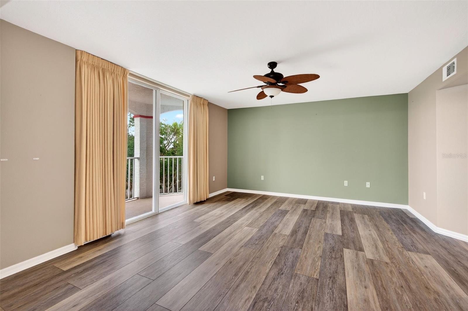 HARBOR DELRIO CONDO - Residential