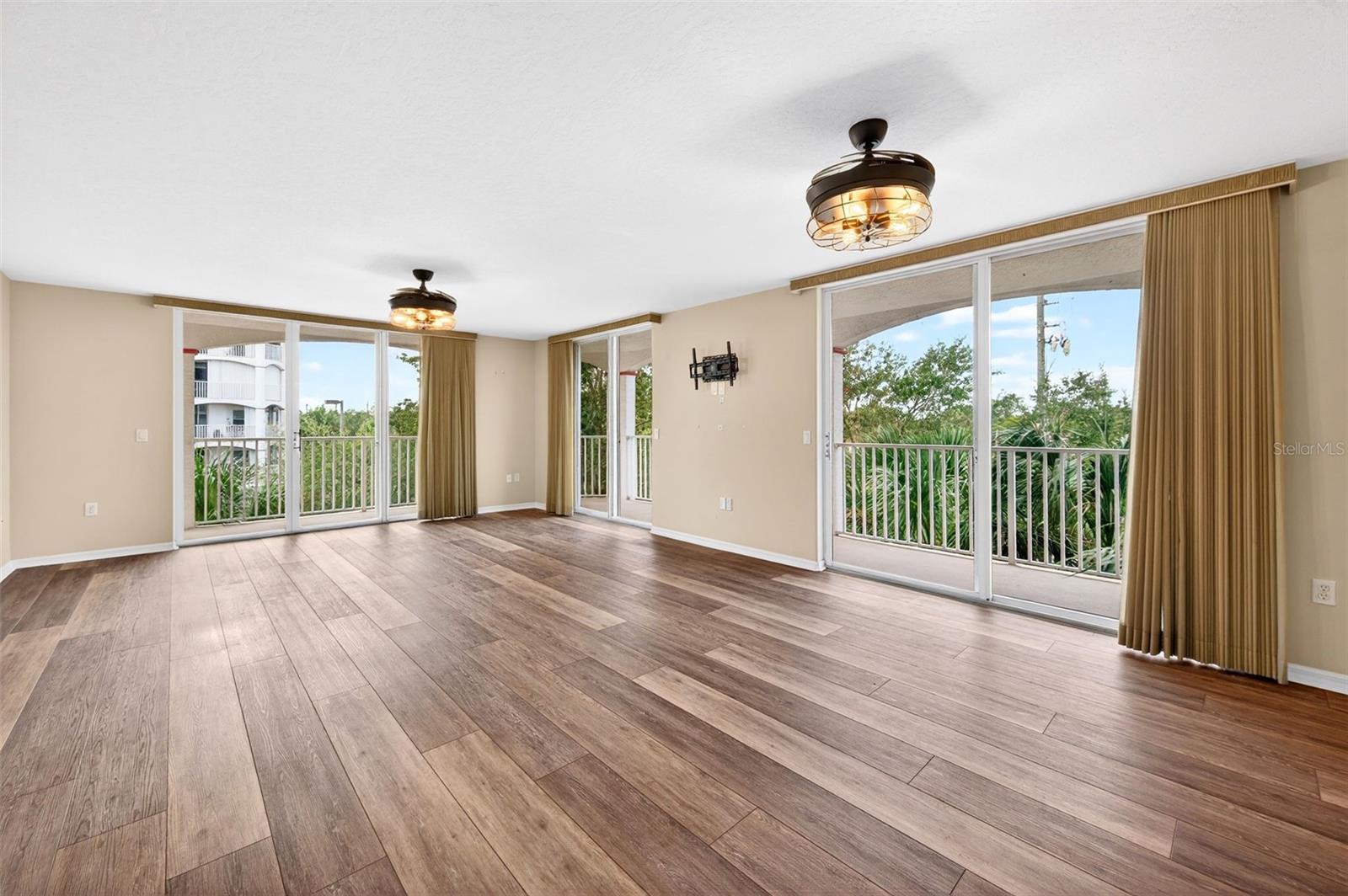 HARBOR DELRIO CONDO - Residential