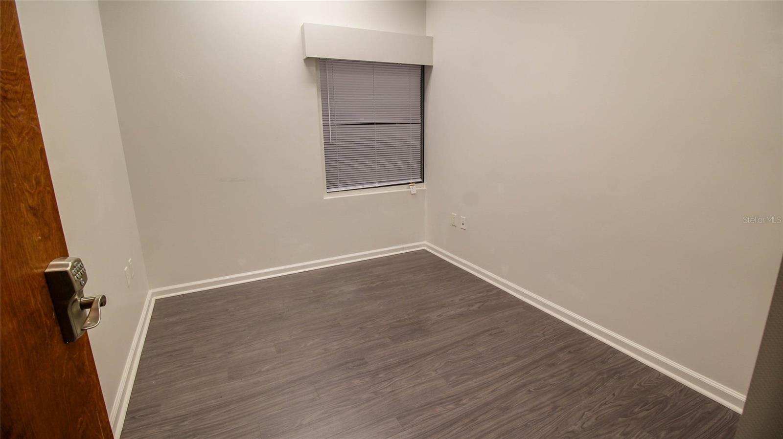 JY I BUSINESS CENTER CONDOMINIUM - Commercial Lease