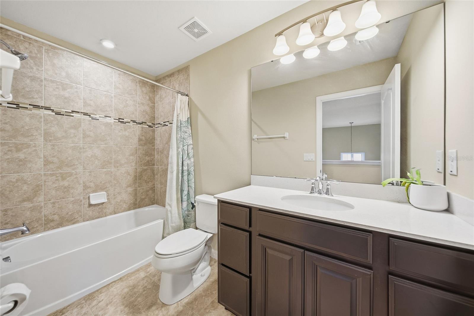 LUCAYA LAKE CLUB TWNHMS PH 2B - Residential Lease