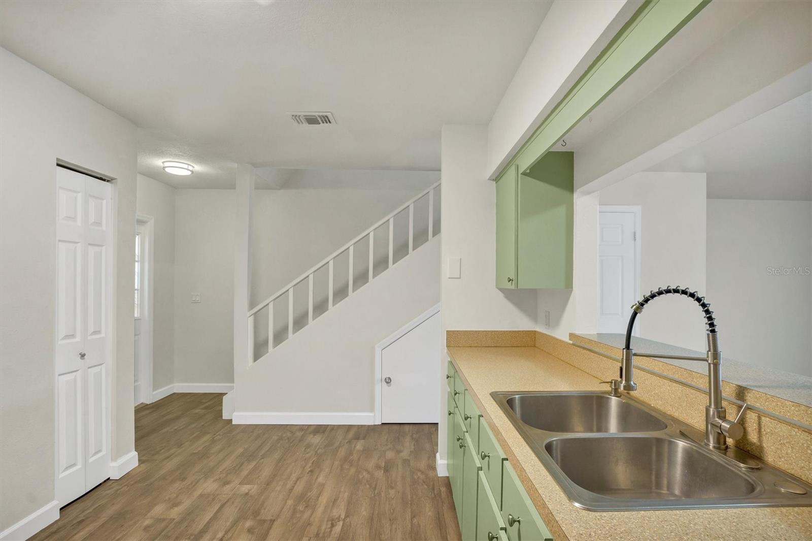 TOWNHOUSES AT PARK LAKE - Residential