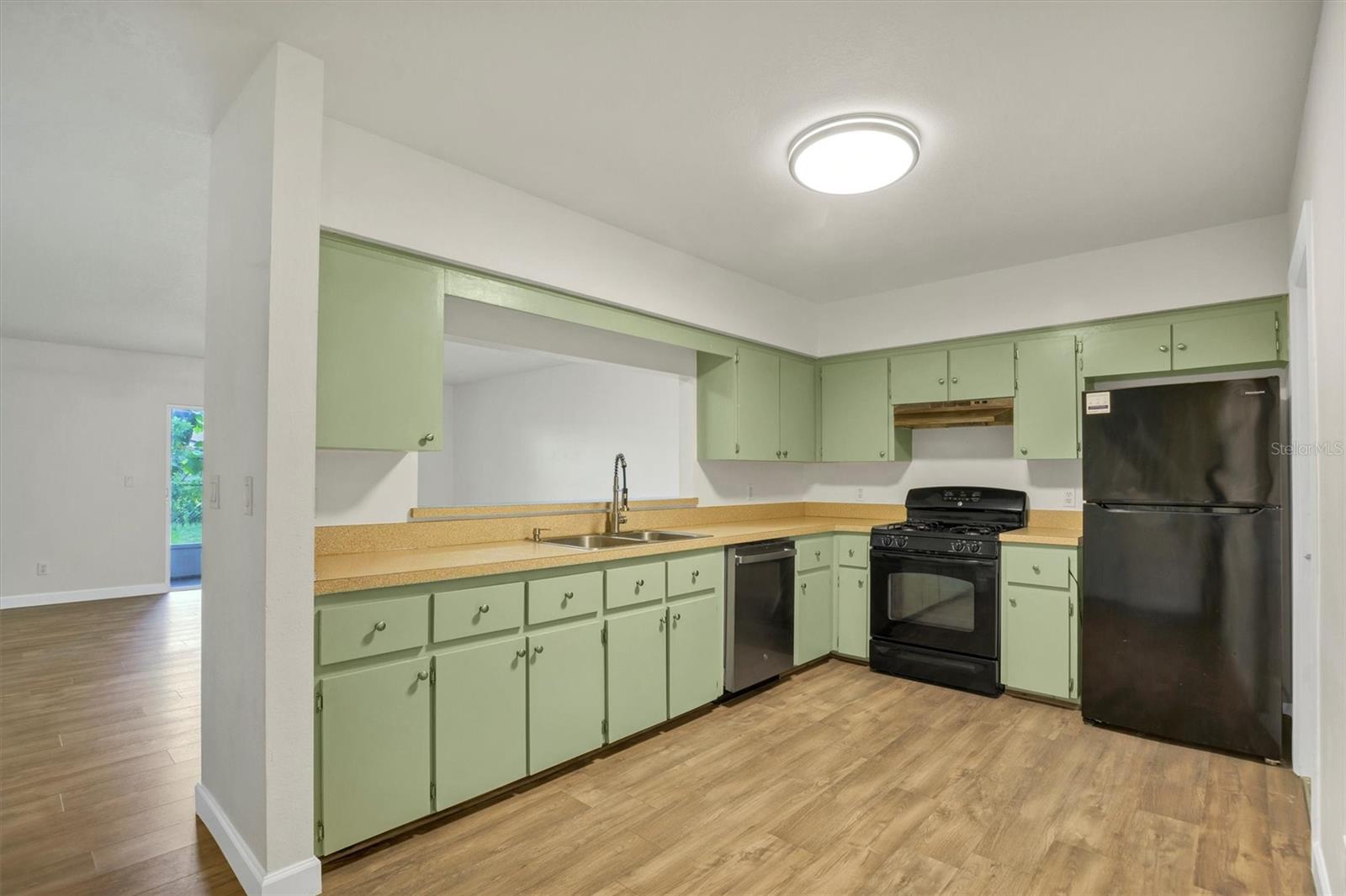 TOWNHOUSES AT PARK LAKE - Residential