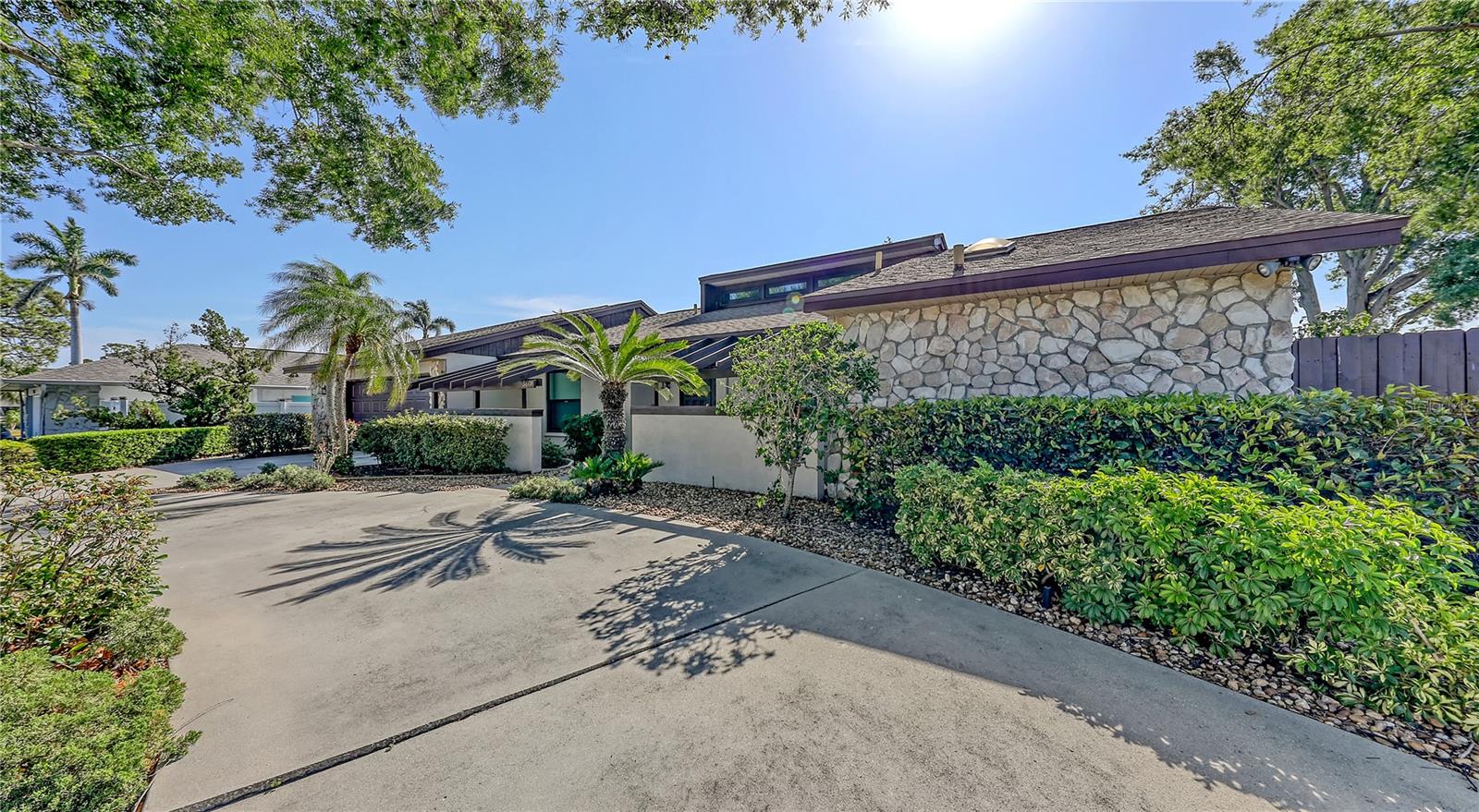 3608 AVENIDA MADERA