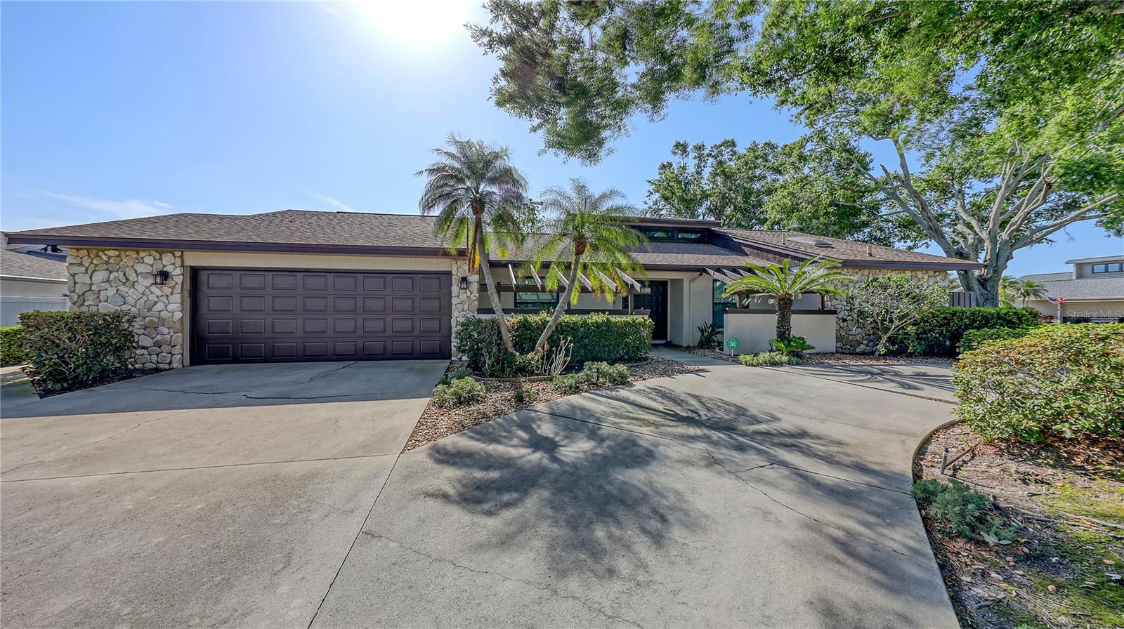 3608 AVENIDA MADERA