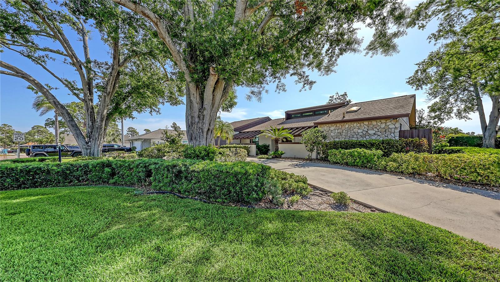 3608 AVENIDA MADERA
