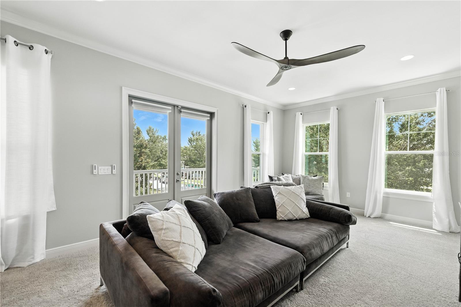 WOODFIELD XING - Residential