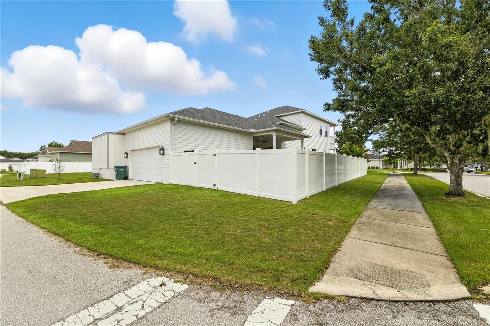 WOODFIELD XING - Residential