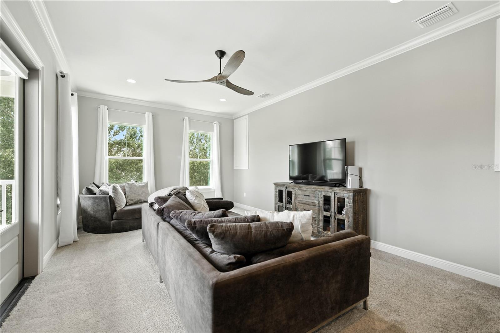 WOODFIELD XING - Residential
