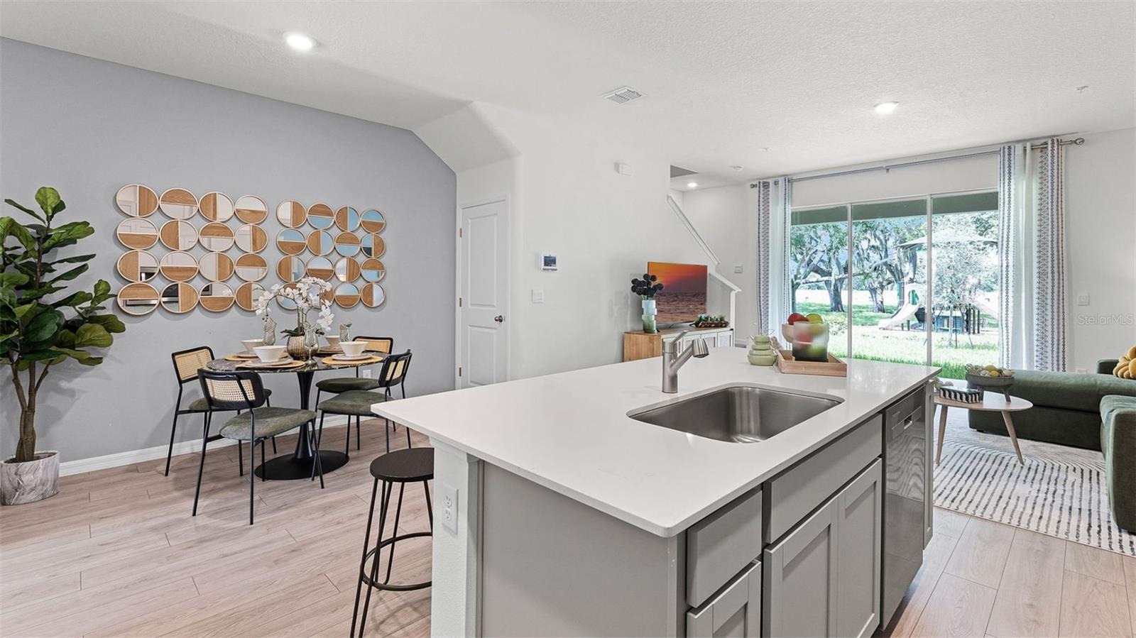 NONA WEST TWNHMS - Residential