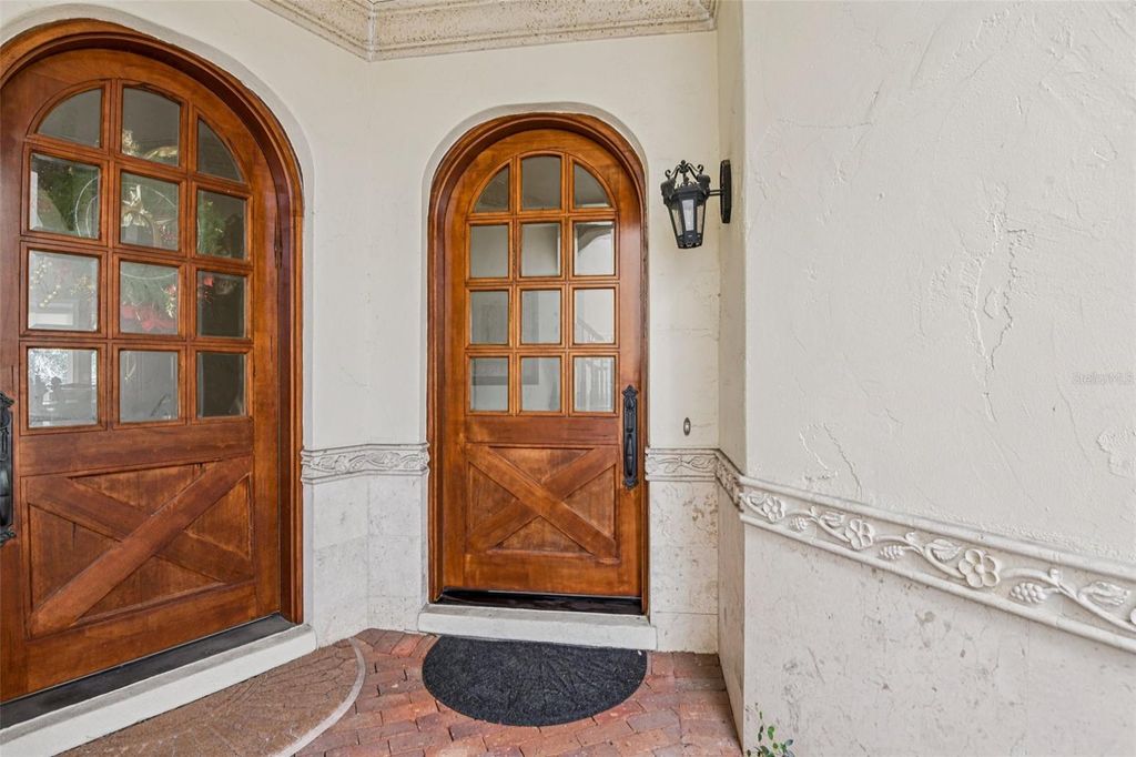 Photo of 3841 W Azeele Street, Tampa, FL 33609 (MLS # TB8479558)