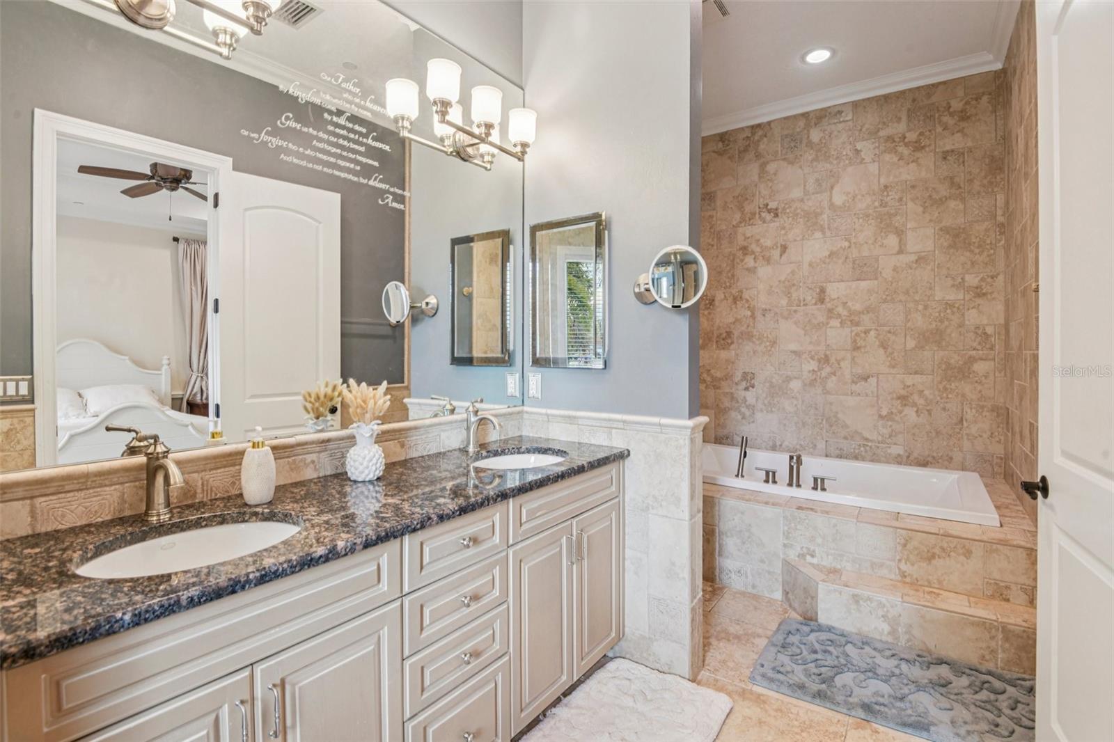 LA MADDALENA TWNHMS - Residential