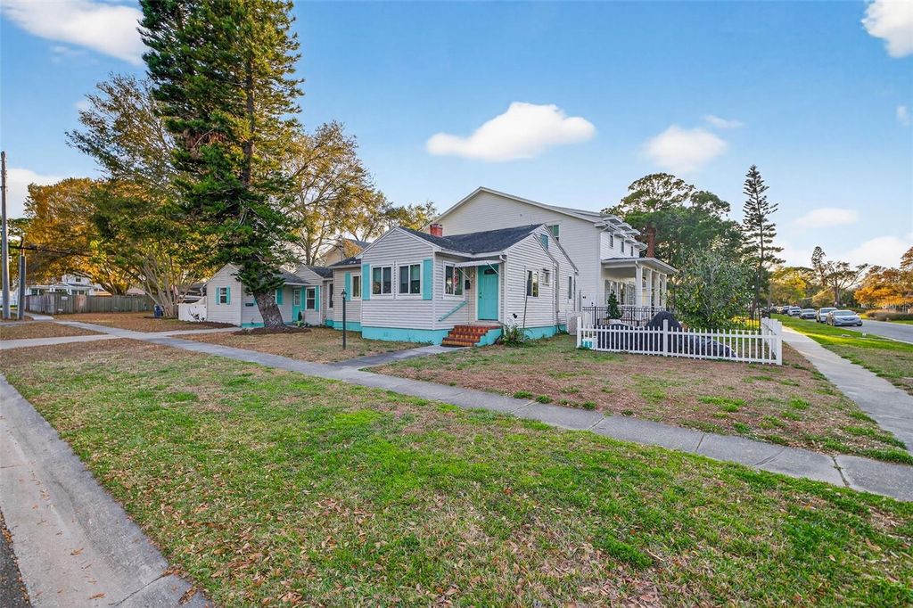 Photo of 500 35th Avenue N, St Petersburg, FL 33704 (MLS # TB8509385)