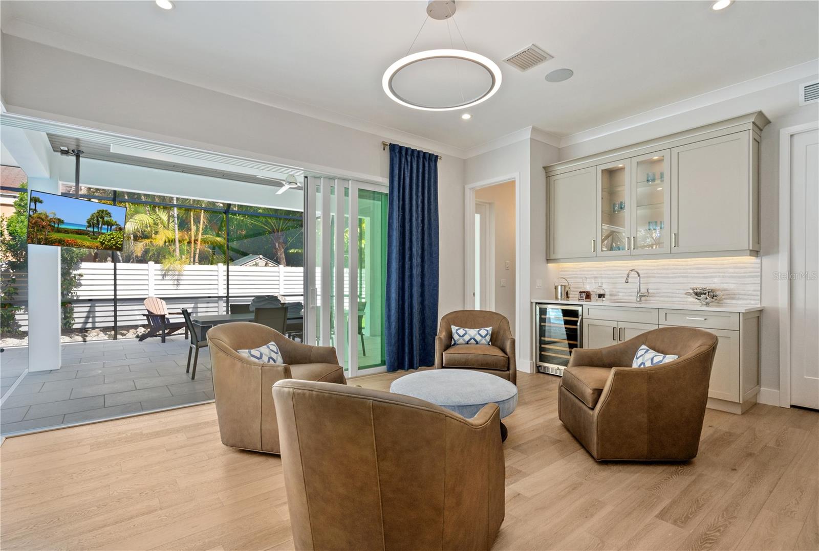 SARA SANDS - Residential