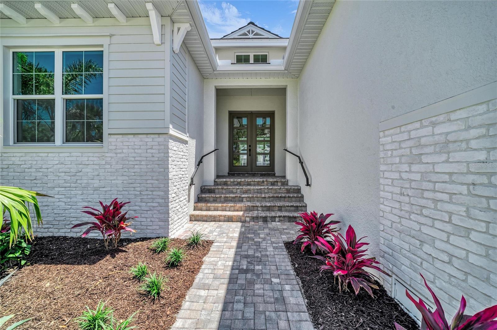 SARA SANDS - Residential
