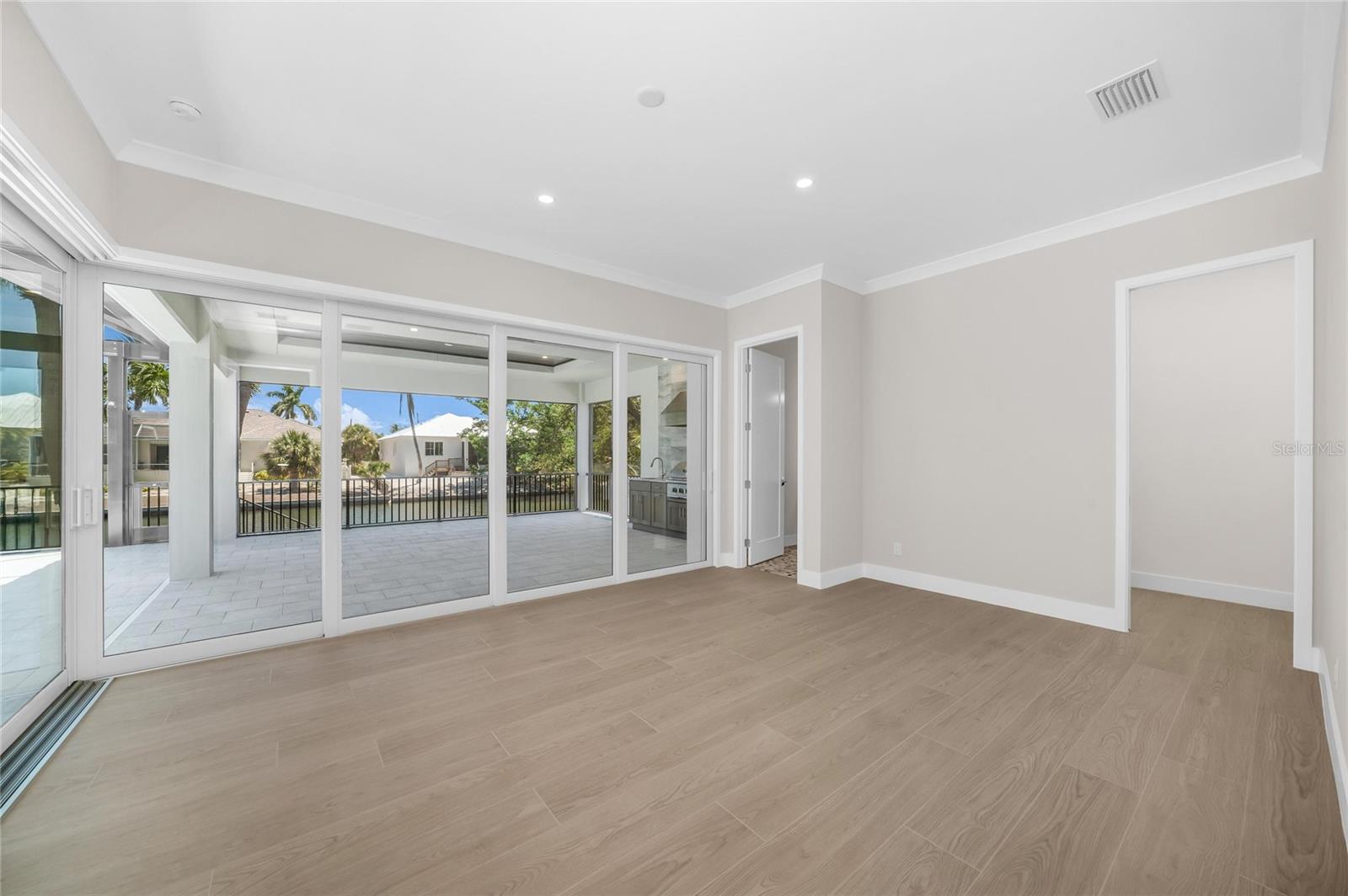 SARA SANDS - Residential