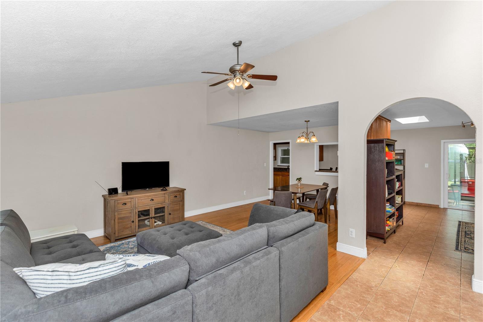 809 TOLEDO DRIVE
