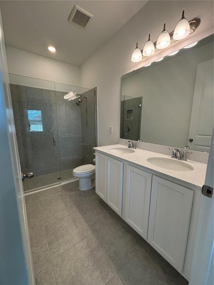 HAMPTON OAKS - Residential