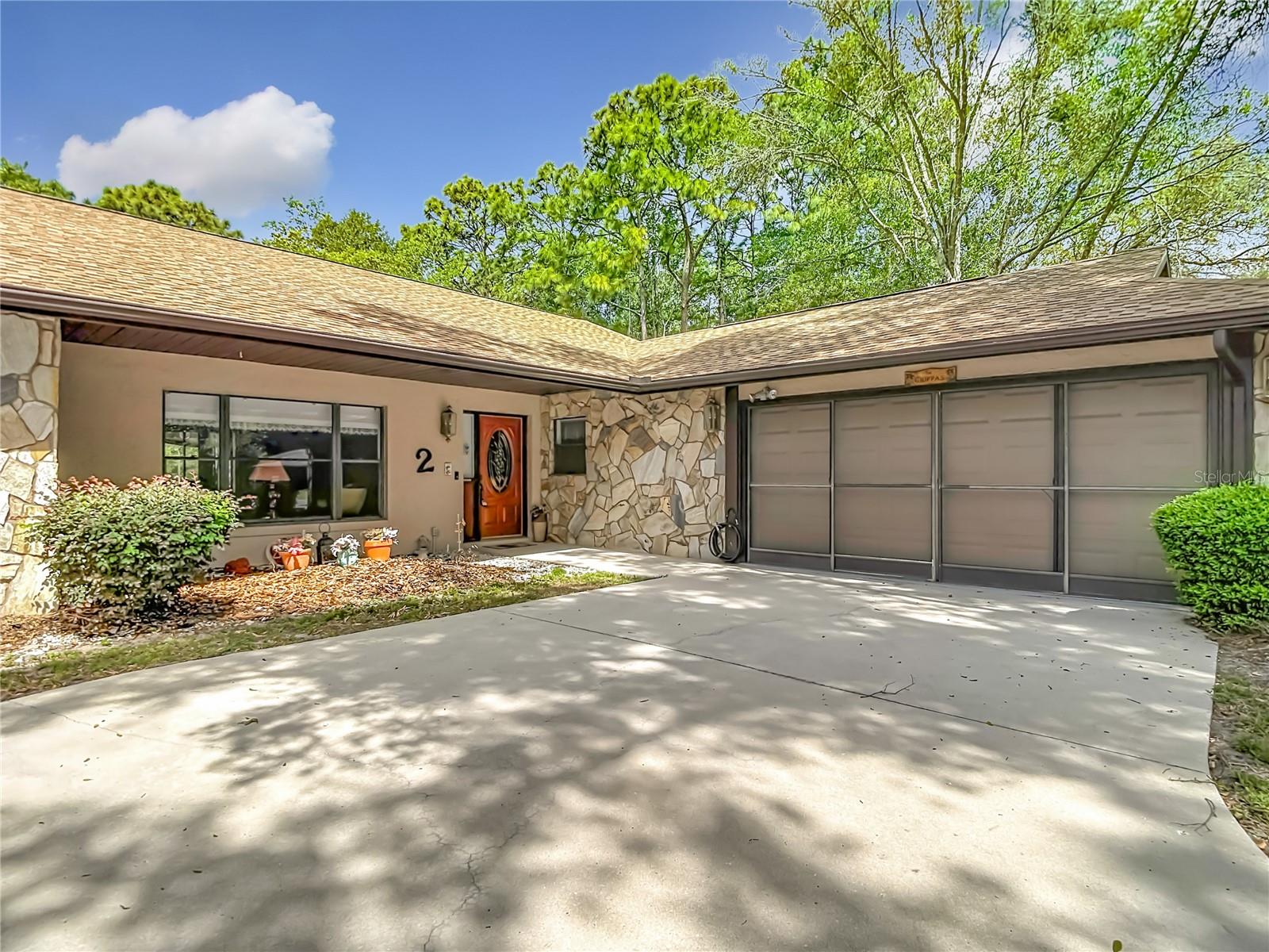 2 JUNGLEPLUM COURT W