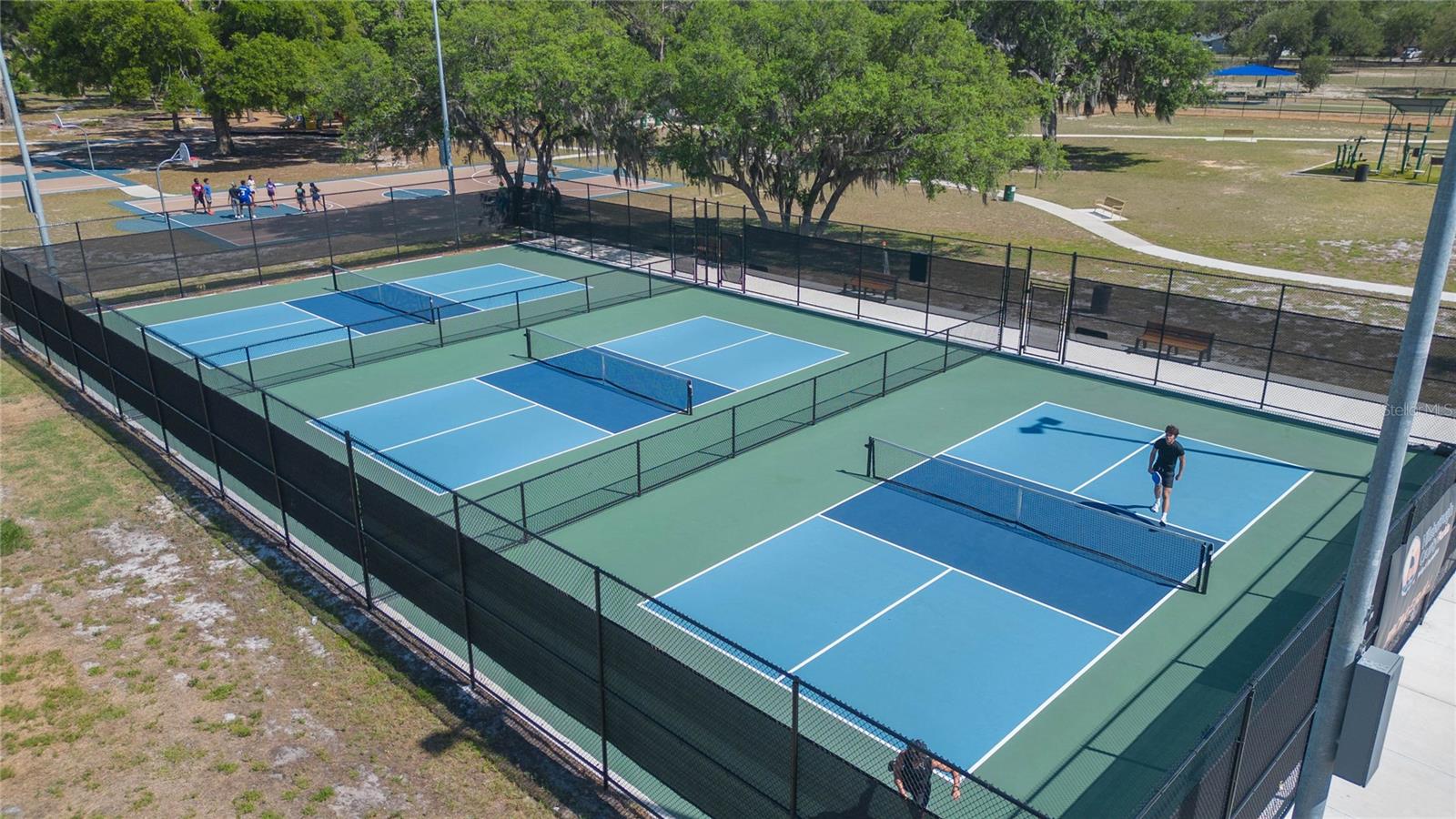 OAK MONT WOODS - Residential Lease