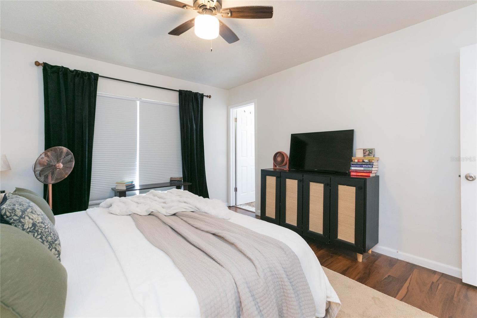 OAK MONT WOODS - Residential Lease