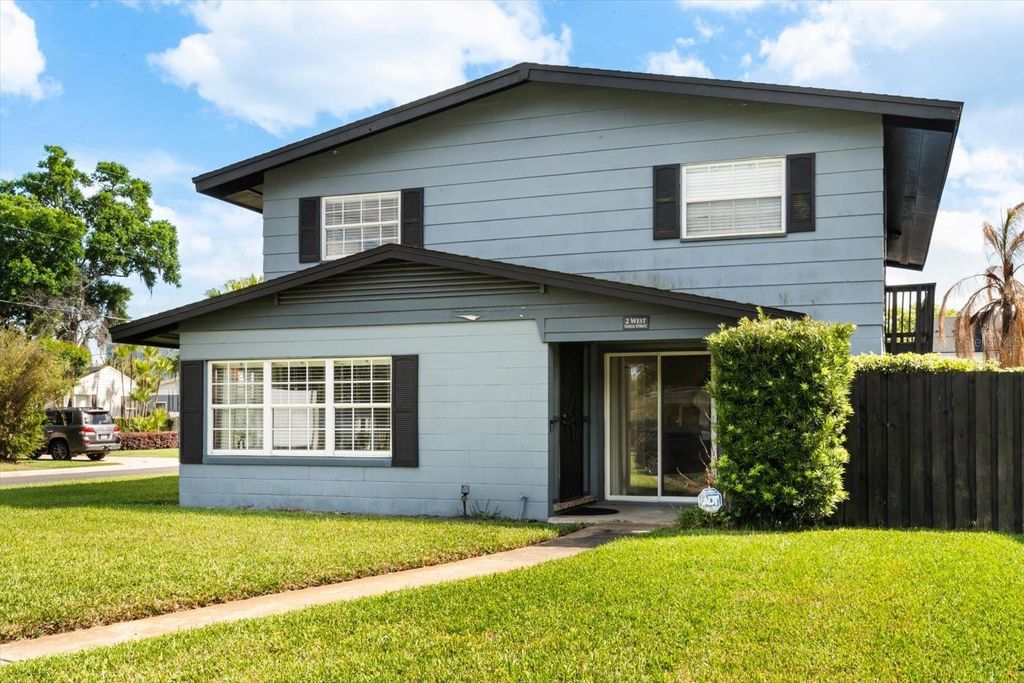 Photo of 2 W Steele Street, Orlando, FL 32804 (MLS # O6395633)