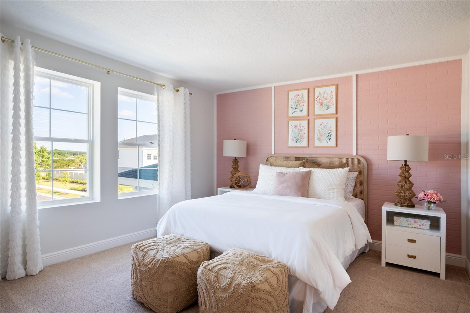 PASADENA WOODS - Residential