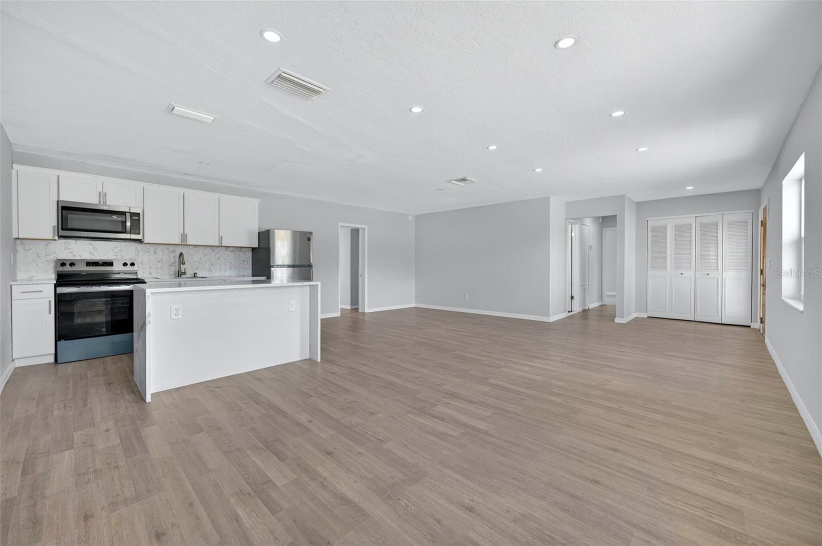 DELTONA FLORIDA LAKES UN 74 - Residential