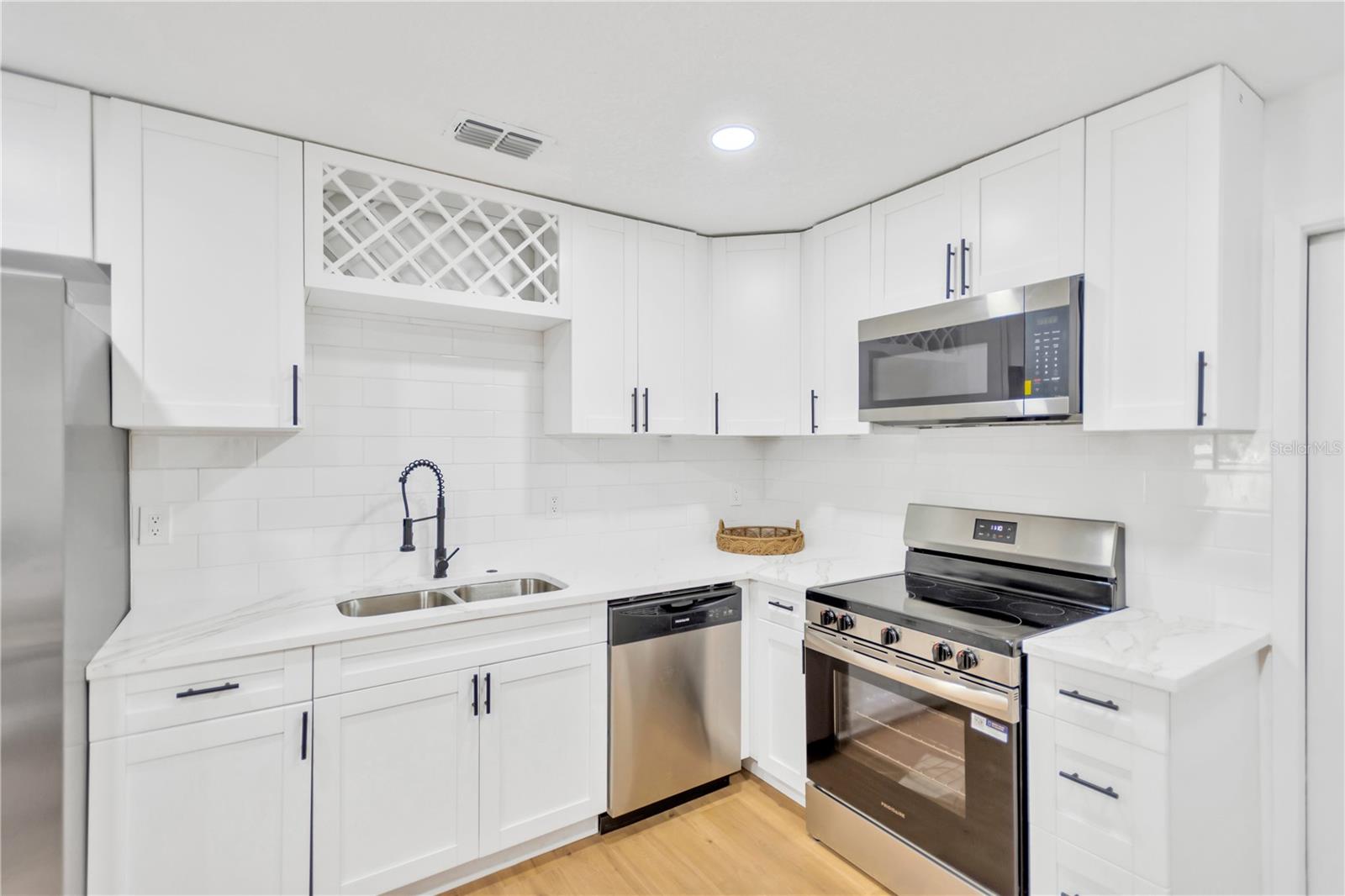 EDENVILLE SUB - Residential Lease