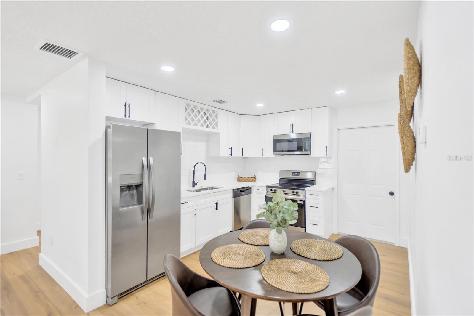 EDENVILLE SUB - Residential Lease