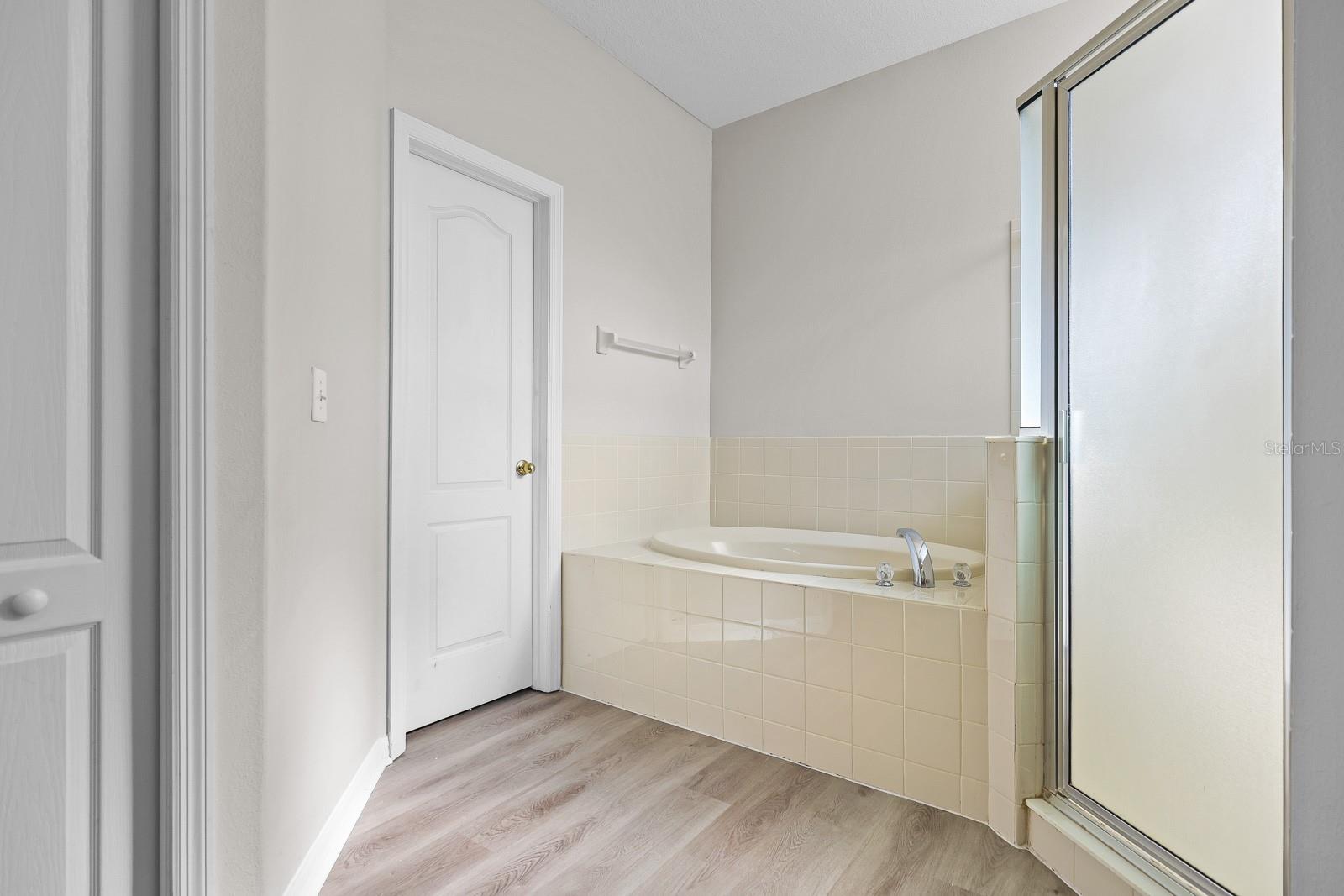 FISHHAWK RANCH PH 2 PRCL - Residential Lease