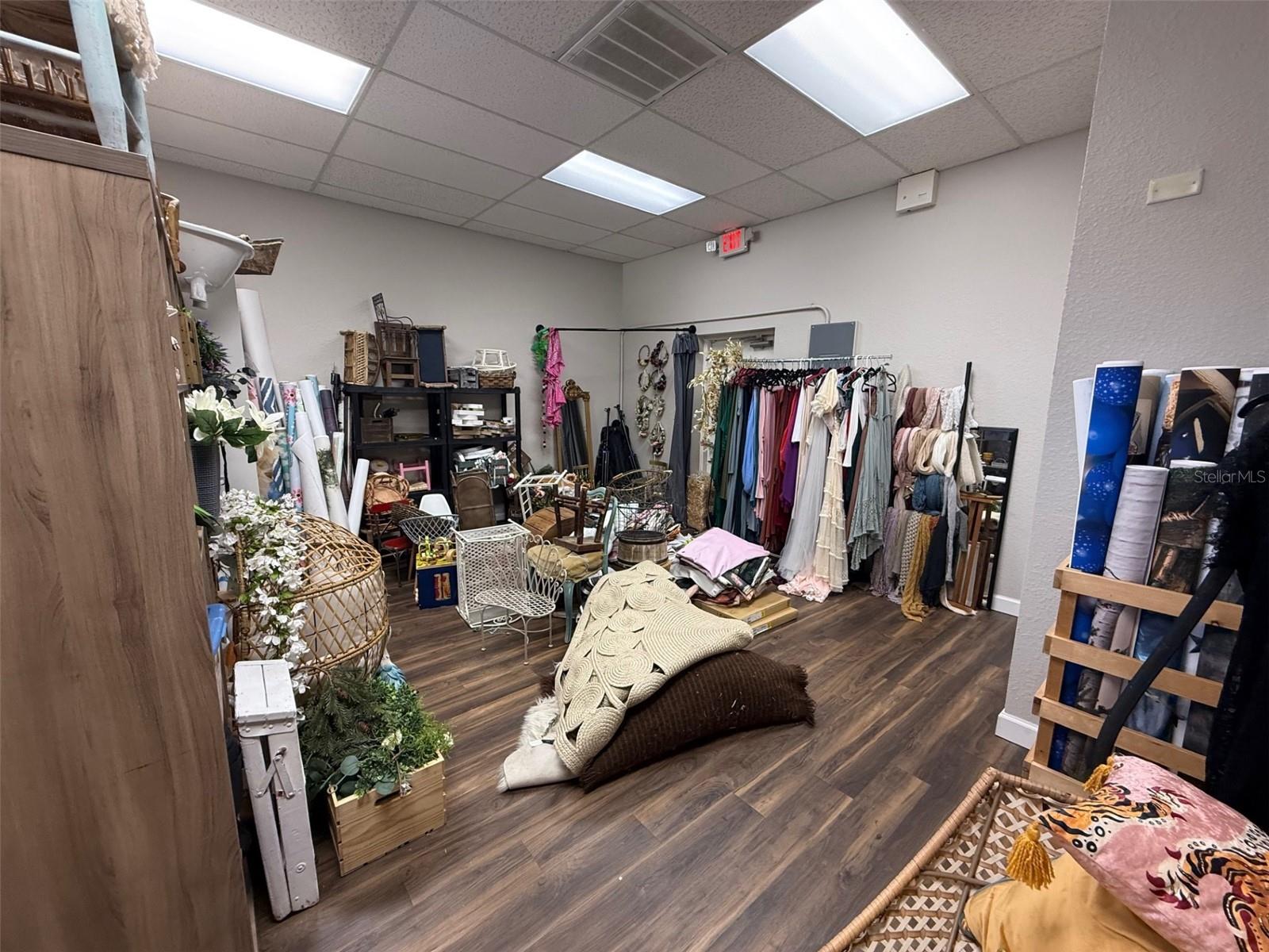COURTNEY PLAZA - Commercial Lease