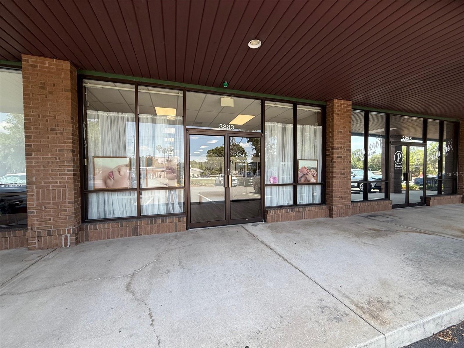 COURTNEY PLAZA - Commercial Lease
