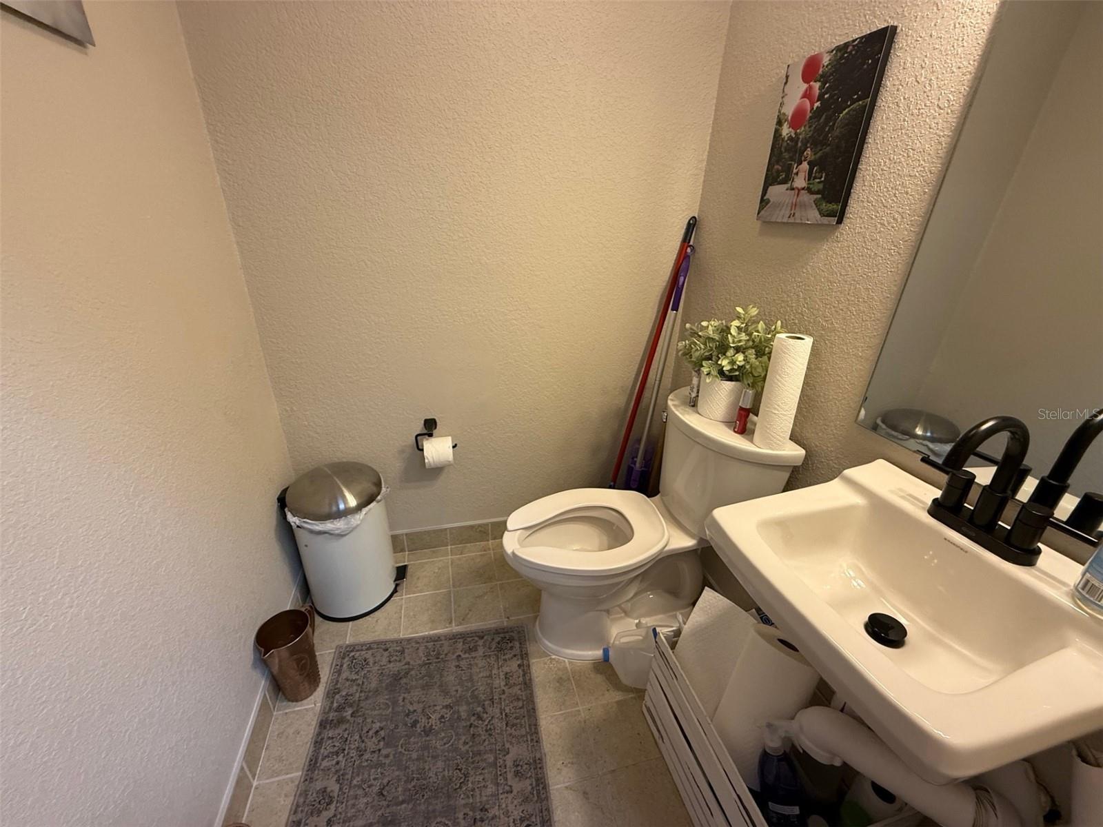 COURTNEY PLAZA - Commercial Lease