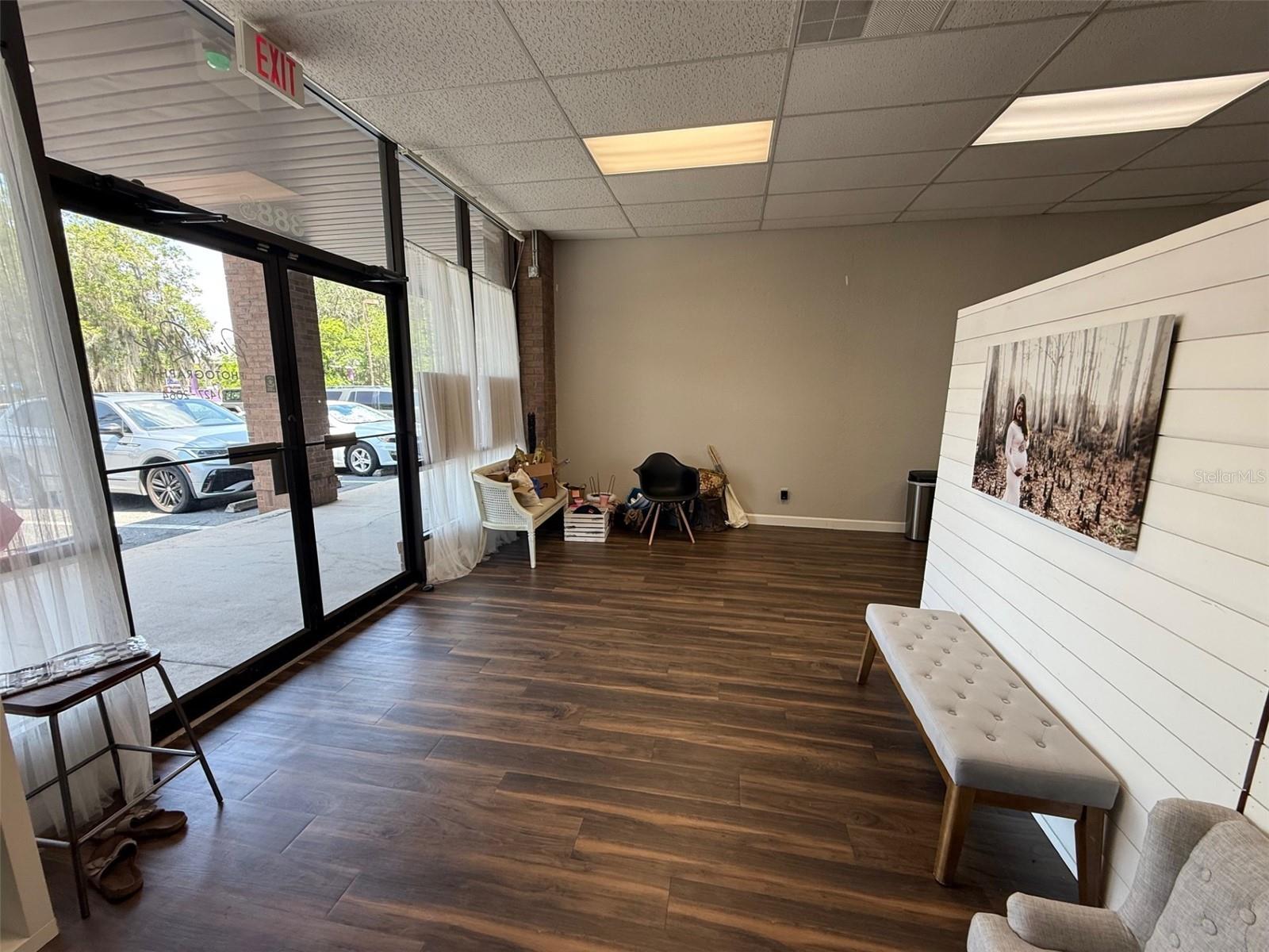COURTNEY PLAZA - Commercial Lease