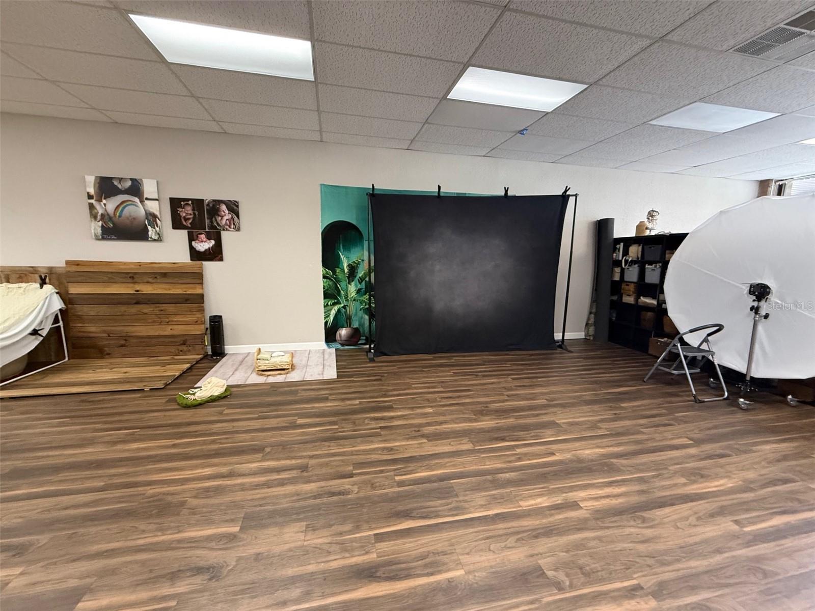 COURTNEY PLAZA - Commercial Lease