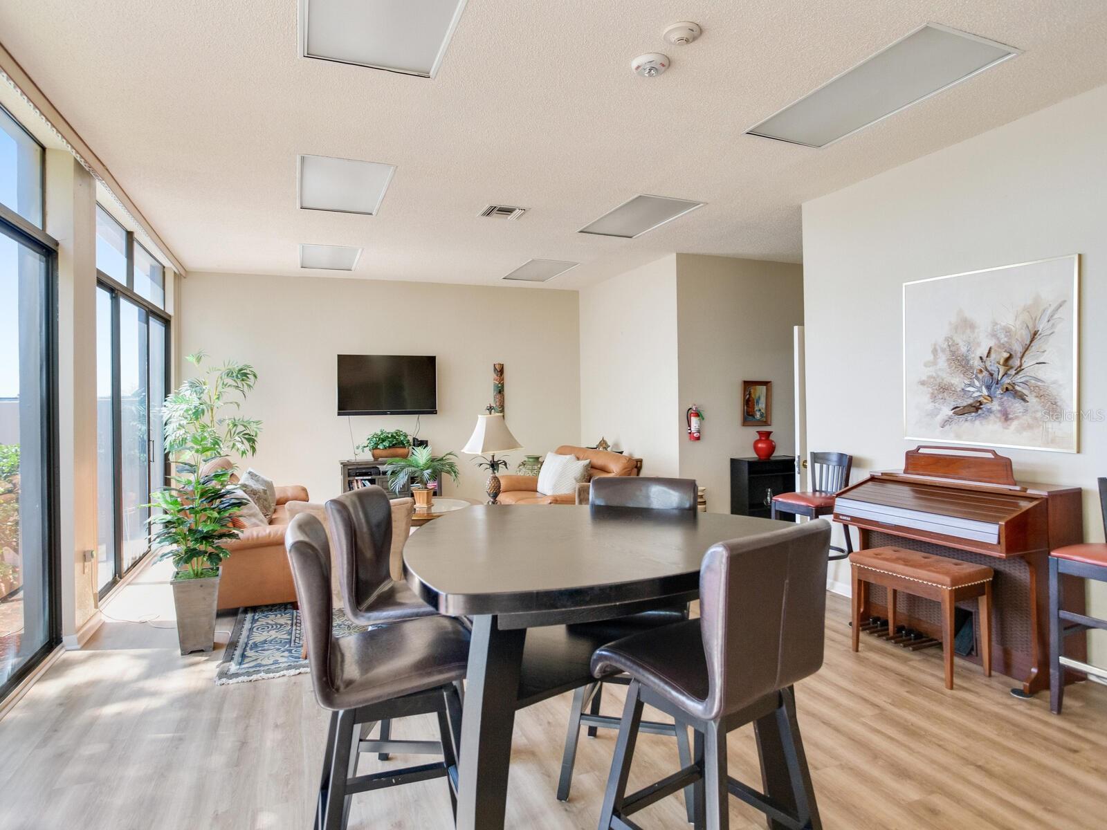 DIAMOND ISLE CONDO - Residential