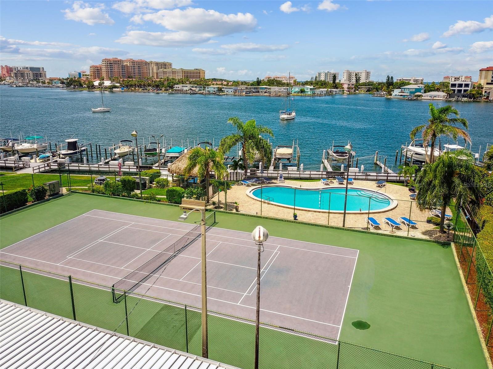 DIAMOND ISLE CONDO - Residential