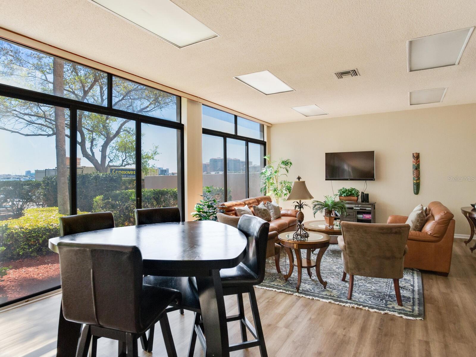 DIAMOND ISLE CONDO - Residential