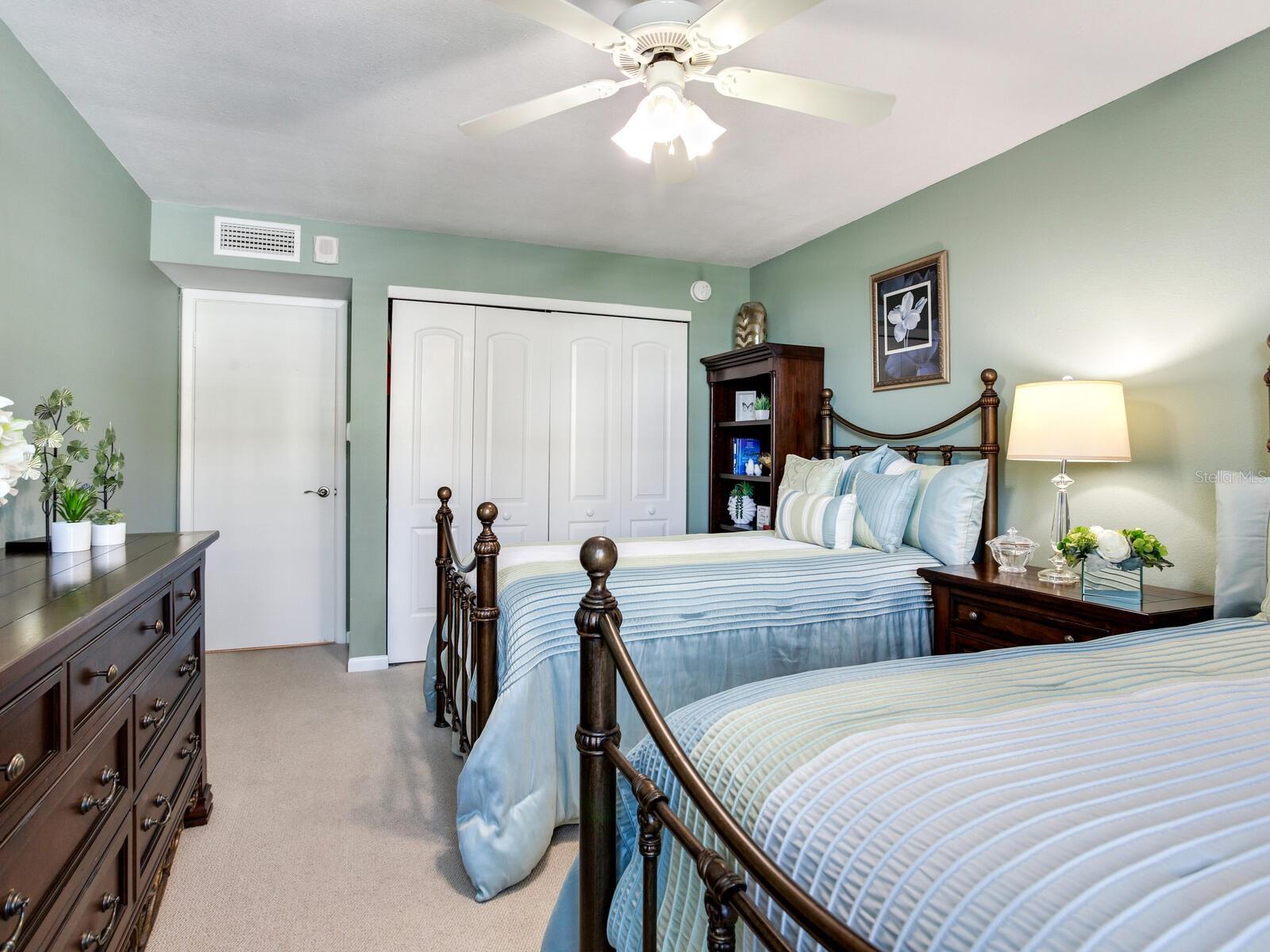 DIAMOND ISLE CONDO - Residential