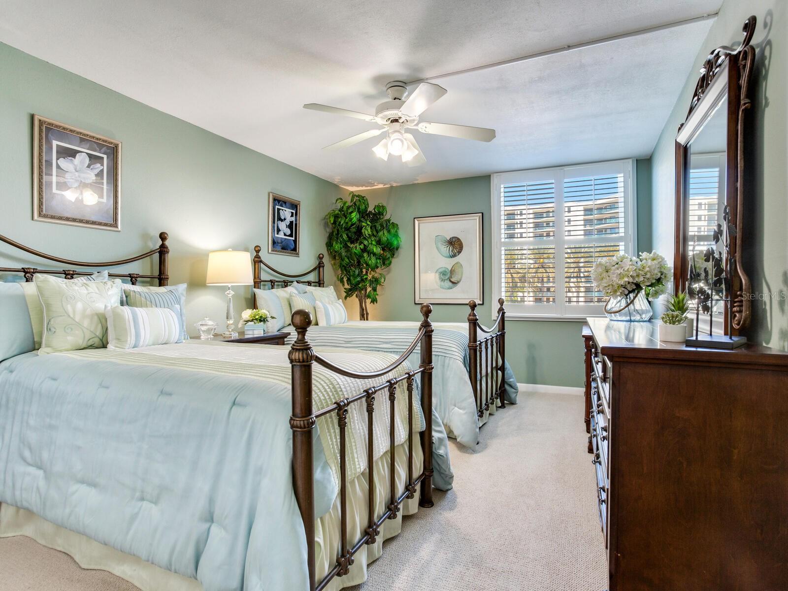 DIAMOND ISLE CONDO - Residential