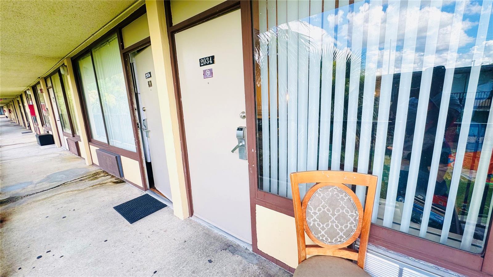 Looking for a rent will all included? This second floor, one bedroom and one bathroom condo-hotel comes with electricity and water included with the rent. Available for rent on July 1st, 2025. Close to Florida Mall, restaurants and more.