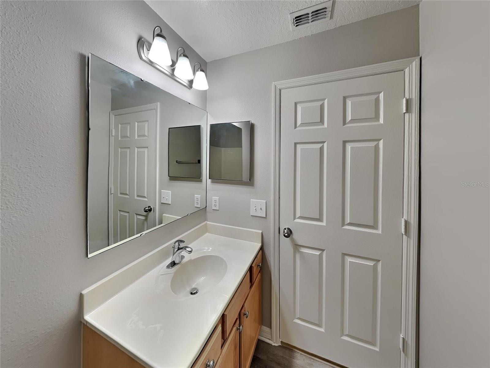 EMERALD COVE PH 02 - Residential Lease