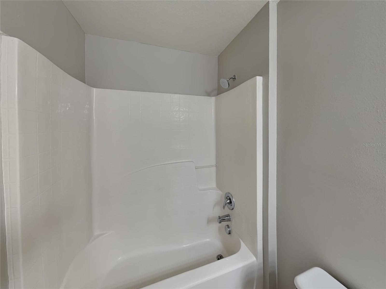 EMERALD COVE PH 02 - Residential Lease