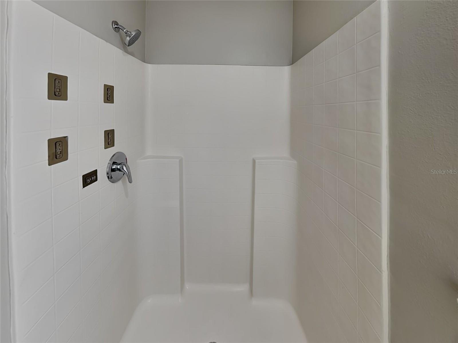 EMERALD COVE PH 02 - Residential Lease