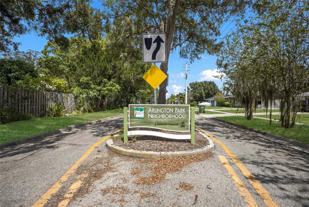Photo of 2070 Hyde Park Street, Sarasota, FL 34239 (MLS # A4701591)